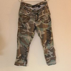 90's Army print cargo capris